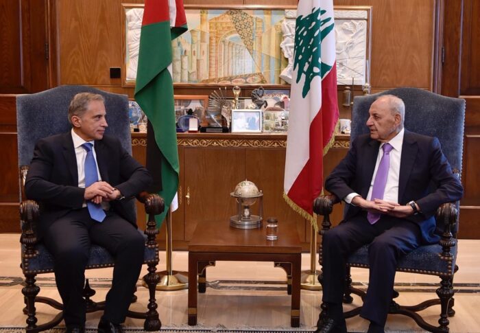 الرئيس بري تابع تطورات الاوضاع في لبنان والمنطقة خلال لقائه رئيس الحكومة الاردنية جعفر حسان والوفد المرافق ، واستقبل الموفد السعودي الامير يزيد بن فرحان ، ورئيس واعضاء إدارة المنطقة الاقتصادية الخاصة في طرابلس ، والنائب هاغوب بقرادونيان .
