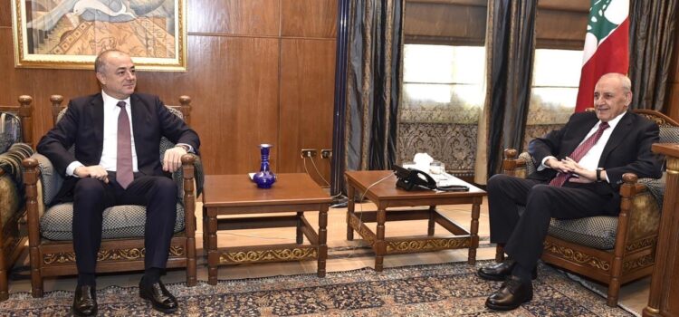 الرئيس بري تابع الاوضاع العامة وآخر المستجدات خلال لقائه رئيس الحكومة السابق نجيب ميقاتي ونائب رئيس المجلس النيابي الياس بو صعب واستقبل بعد الظهر رئيس الهيئات الاقتصادية الوزير السابق محمد شقير .