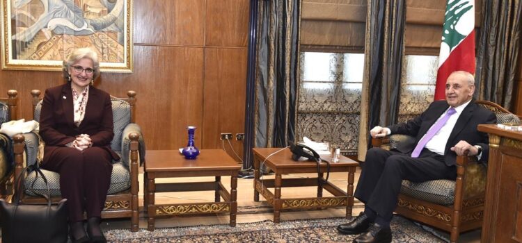 الرئيس بري تابع الاوضاع العامة وشؤونا تربوية خلال استقباله وزيرة التربية .