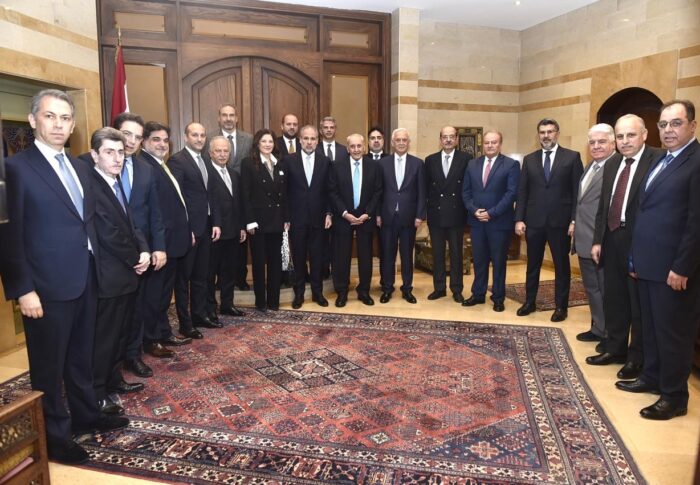 الرئيس نبيه بري خلال استقباله نقيب المحامين في بيروت وعدد من النقباء السابقين واعضاء مجلس النقابة الجديد : الإنتخابات النيابية في موعدها في في العاشر من أيار المقبل .