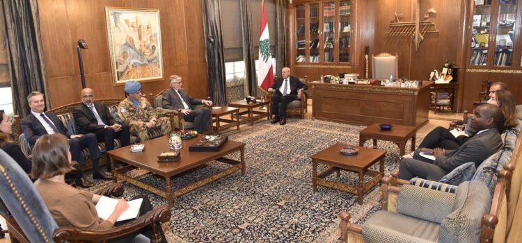 الرئيس بري تابع الاوضاع العامة والمستجدات الميدانية ومهام قوات اليونيفل خلال استقباله وكيل الأمين العام للأمم المتحدة لإدارة عمليات حفظ السلام جان بيير لاكروا والوفد المرافق ، ودعا الى جلسة نيابية عامة قبل ظهر الثلاثاء 20 تشرين الأول 2026 لانتخاب اميني سر وثلاثة مفوضين واعضاء اللجان النيابية .
