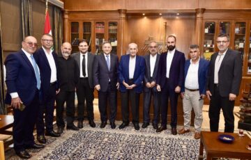 الرئيس بري تابع الاوضاع العامة والمستجدات خلال استقباله وفداً من بلديا واختياريا من اتحاد بلديات الشقيف النبطية واقليم التفاح ، رئيس المجلس الاقتصادي والإجتماعي والبيئي في لبنان ، واستقبل مدعي عام التمييز أحمد رامي الحاج ، ودعا الى جلسة مشتركة للجان قبل ظهر غد الاربعاء .